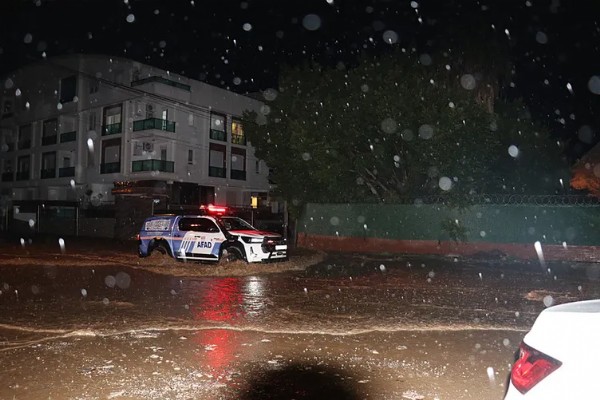 Sel Ve Hortum Felaketi! Dereler Taştı...